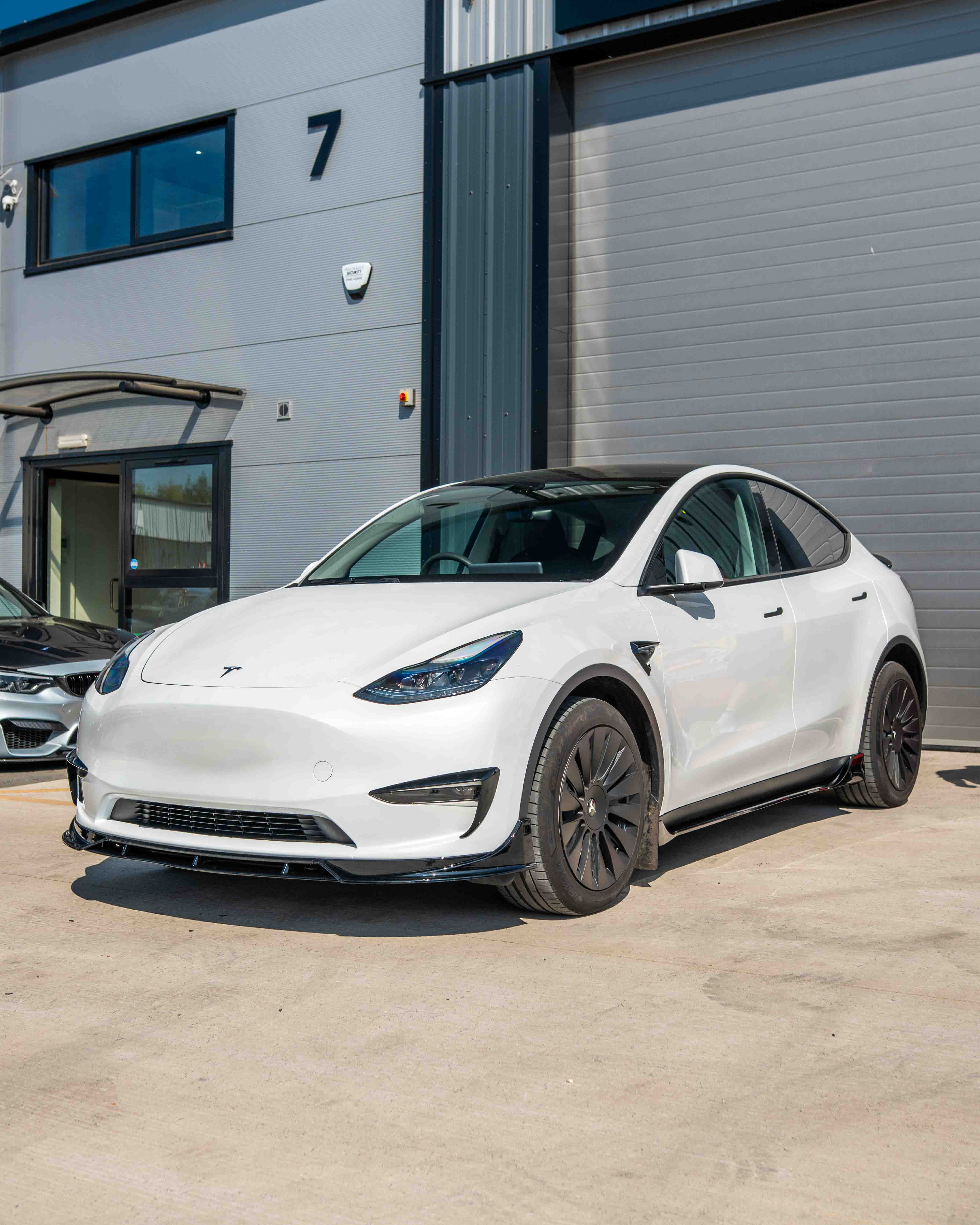 TESLA MODEL Y FULL GLOSS BLACK KIT (2020+)